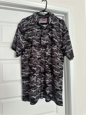 NWOT Men’s Maui Built Button Up Shirt Size XL